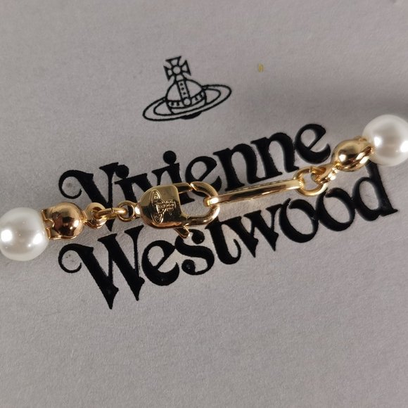 Vivienne Westwood SMALL Bas Relief Pearl - Picture 4 of 6